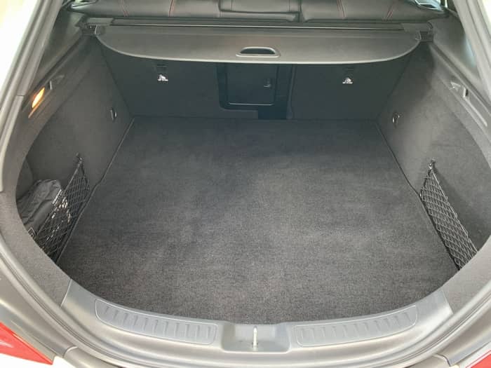 メルセデスベンツCLA180 トランクスペース